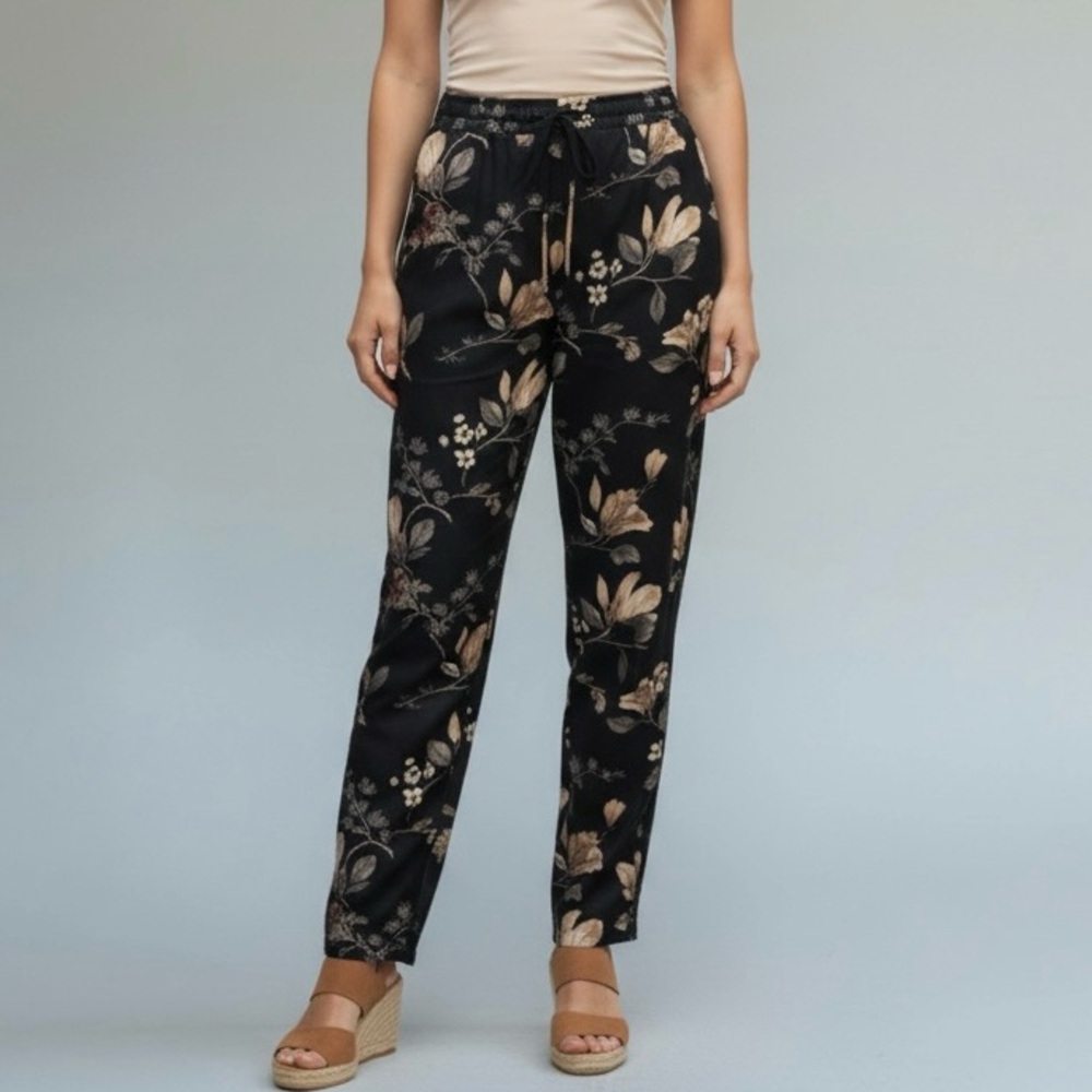 Guess Black and‎ Tan Floral Print High-Rise Pants